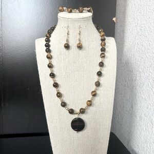 Stunning tiger’s eye natural stone necklace, earrings and bracelet set